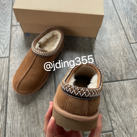SZ 5 Brand New UGG Big Kids Tasman Slipper Chestnut - Picture 5 of 7